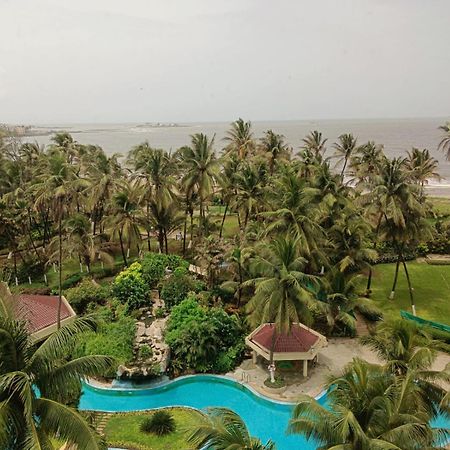 The Retreat Hotel & Convention Centre Мумбаи Экстерьер фото