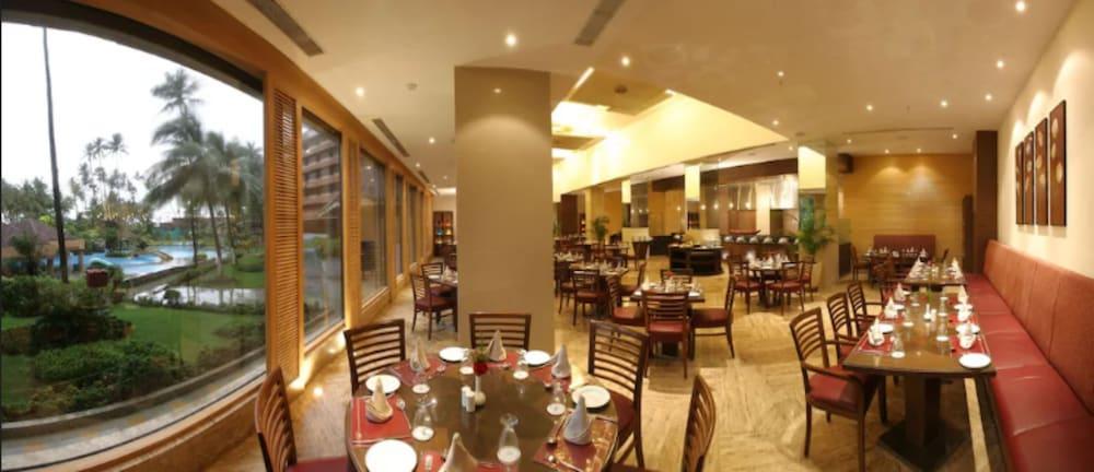 The Retreat Hotel & Convention Centre Мумбаи Экстерьер фото