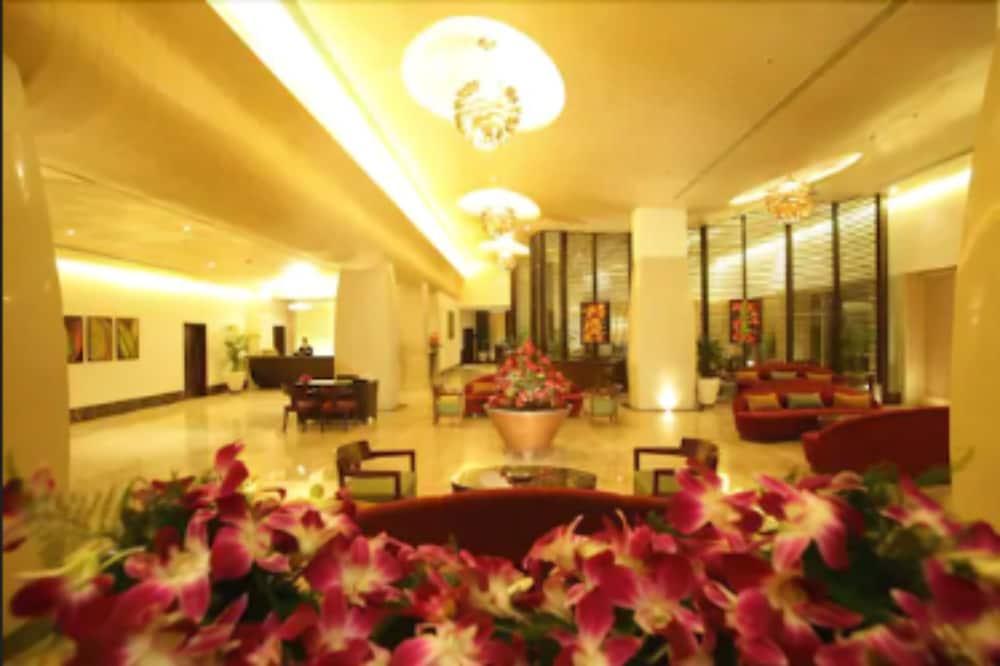 The Retreat Hotel & Convention Centre Мумбаи Экстерьер фото