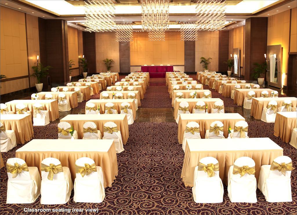 The Retreat Hotel & Convention Centre Мумбаи Экстерьер фото