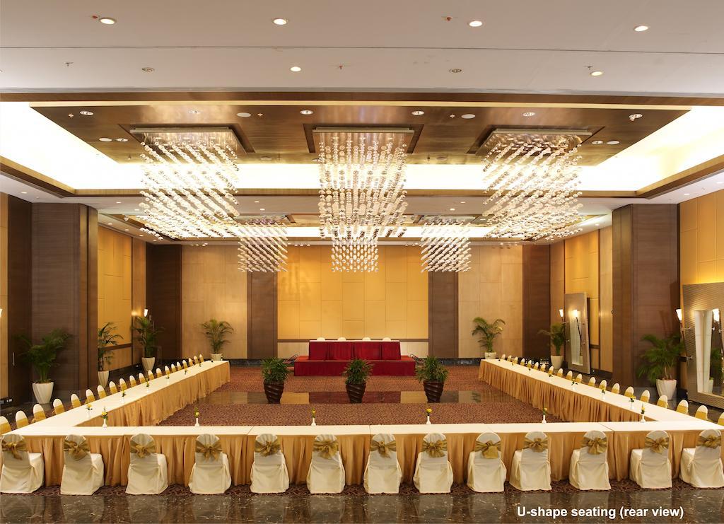 The Retreat Hotel & Convention Centre Мумбаи Экстерьер фото