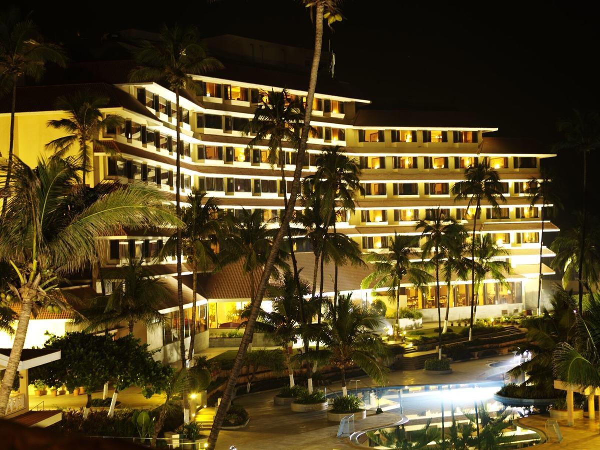 The Retreat Hotel & Convention Centre Мумбаи Экстерьер фото