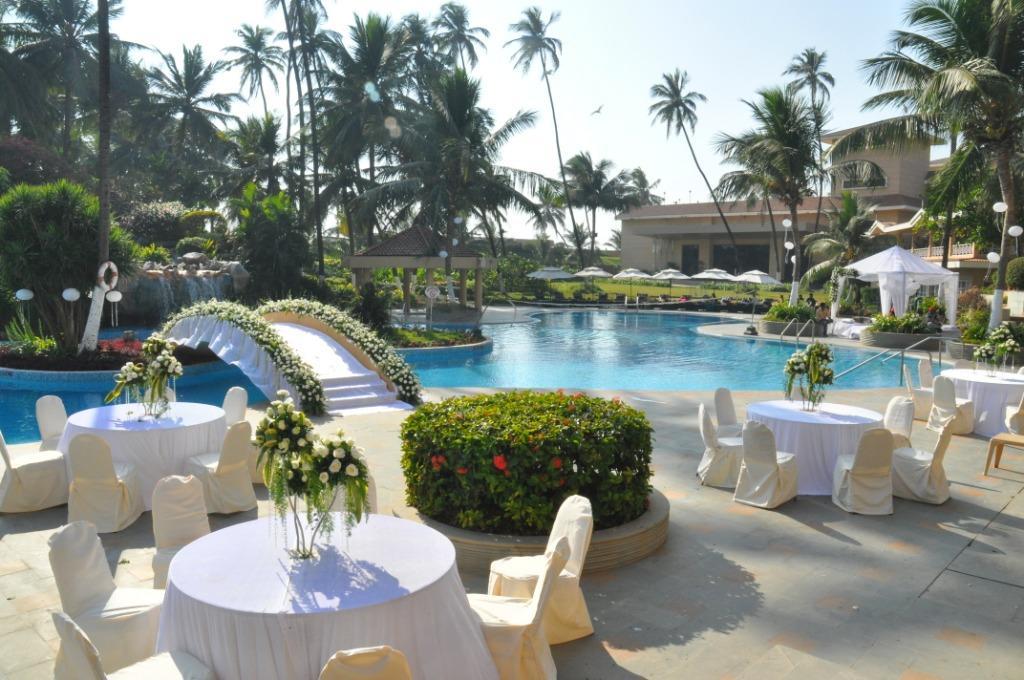 The Retreat Hotel & Convention Centre Мумбаи Экстерьер фото