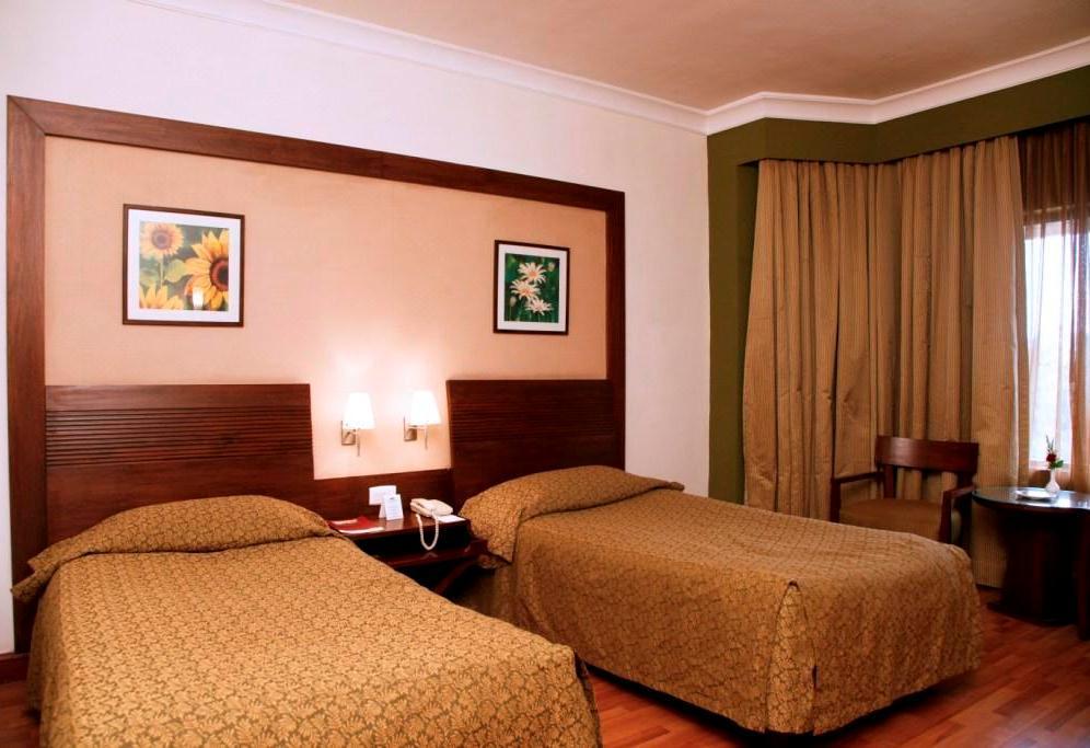 The Retreat Hotel & Convention Centre Мумбаи Экстерьер фото