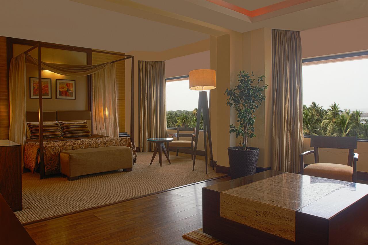 The Retreat Hotel & Convention Centre Мумбаи Экстерьер фото
